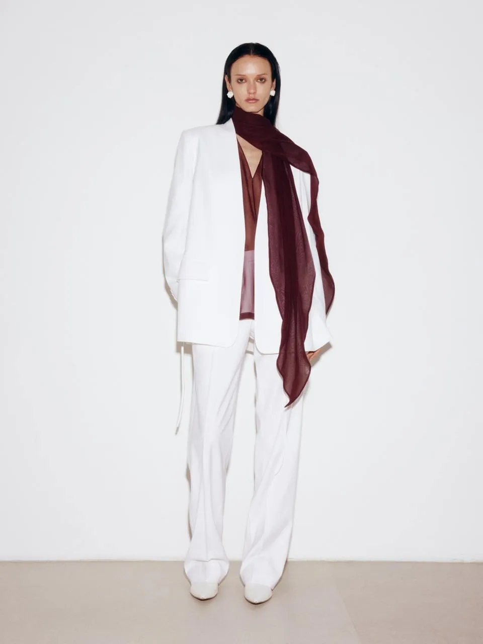 Fitted ivory woolen jacket