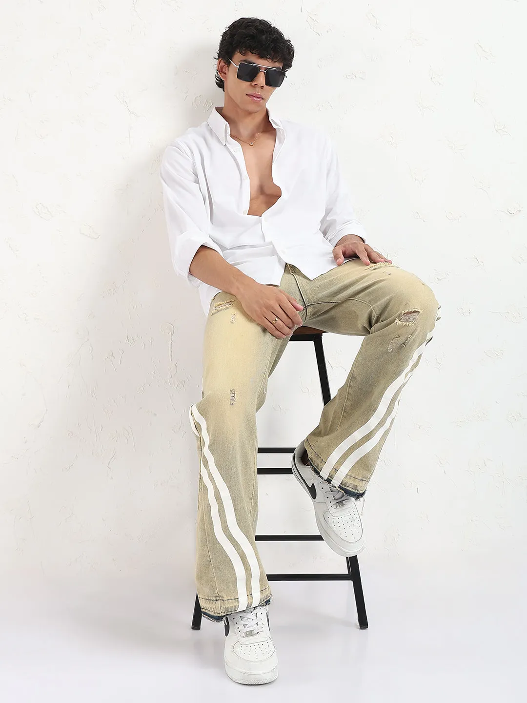 Men Beige Distressed Relaxed Fit Jeans