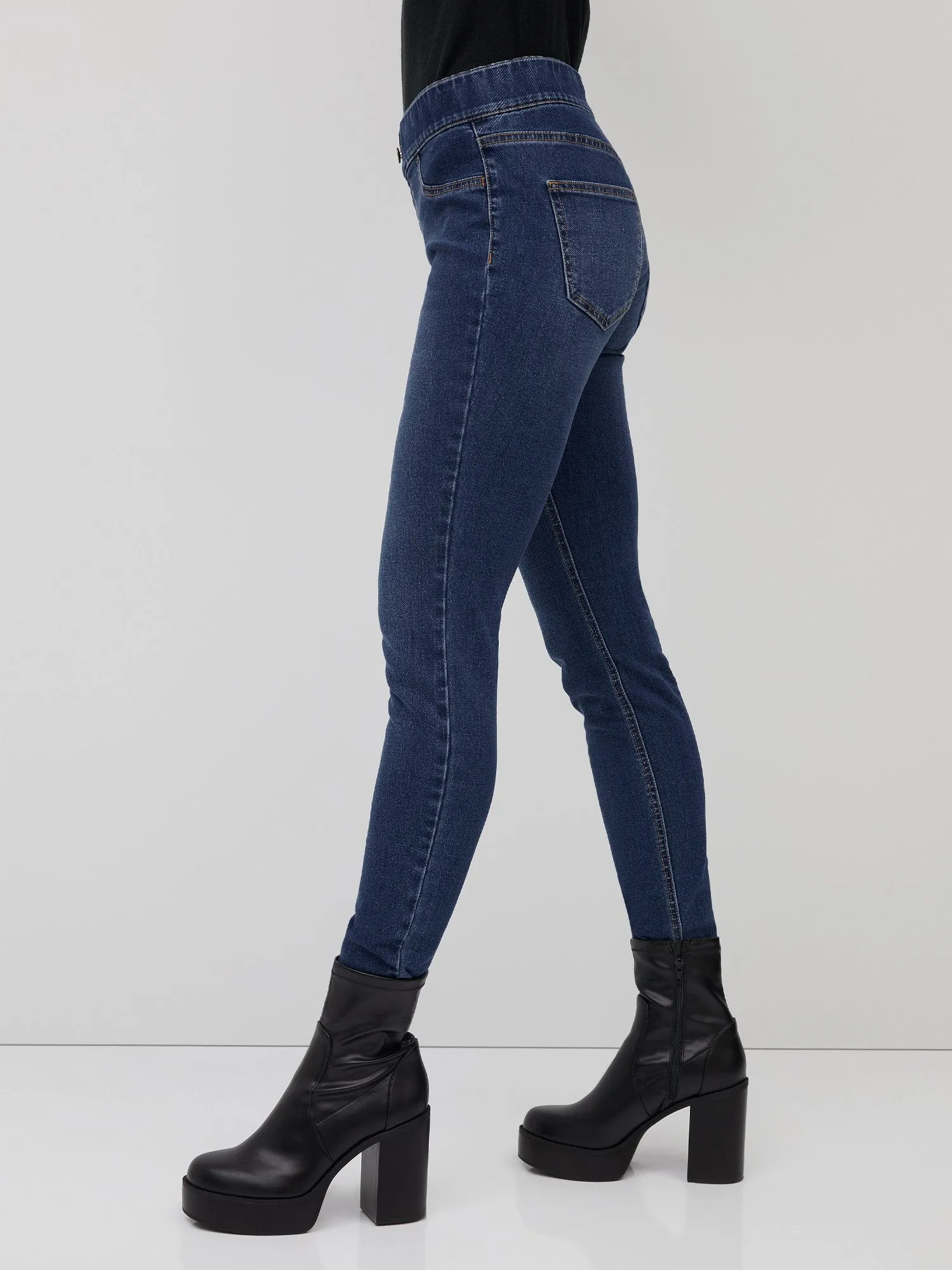 Pull-On High-Waisted Skinny Jeans - Medium Wash